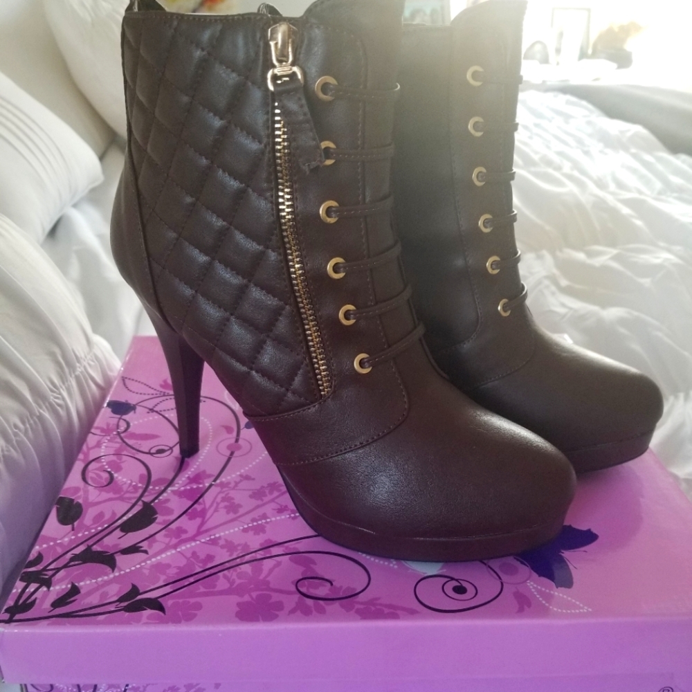Women's Zipper Brown Bootie with Heel NIB